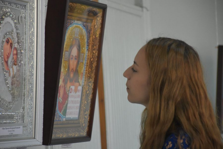 На Донетчине открылась выставка уникальных икон и миниатюр церковных храмов (ФОТО)