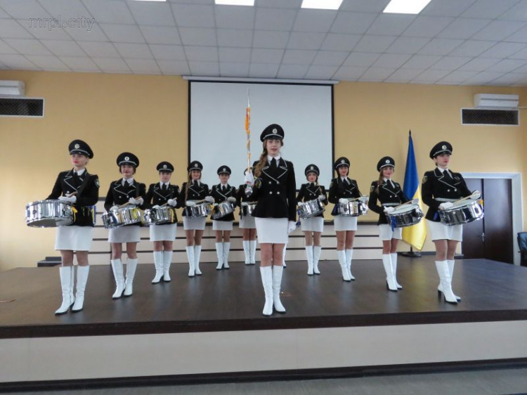 Барабанщицы в погонах: уникальный ансамбль мариупольских девушек-полицейских в объективе-360° (ФОТО+ВИДЕО)