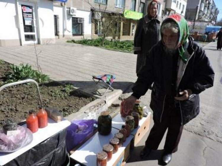 С тротуаров Приморского района убирают стихийную торговлю