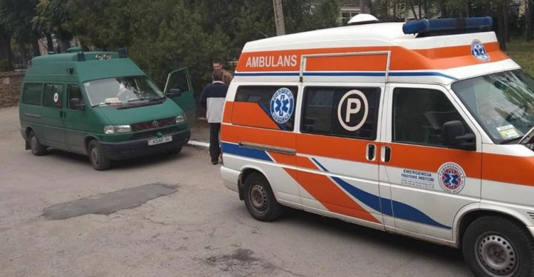 Женщину, сбитую  патрульной машиной под Мариуполем, спасают военные нейрохирурги (ФОТО)