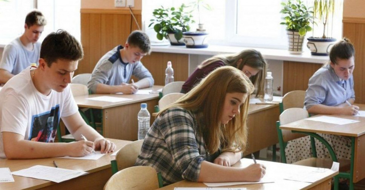 ВНО по украинскому и литературе провалили около 23 тысяч выпускников