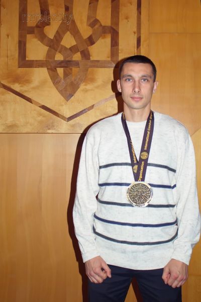 Железнодорожник из Донецкой области завоевал золото на чемпионате мира по кикбоксингу (ФОТО)