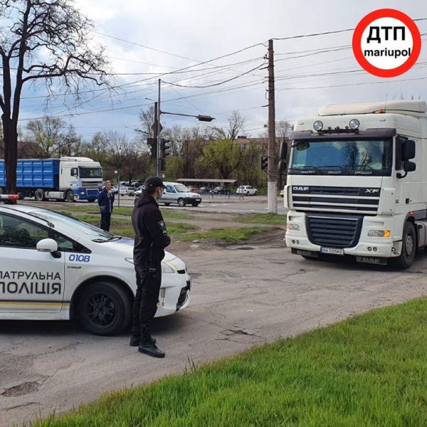 Смертельная авария: в Мариуполе под колеса грузовика попал велосипедист (ФОТО 18+)