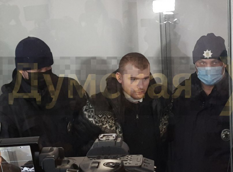 Подозреваемый в убийстве школьницы на Одесщине пытался перерезать себе горло в суде (18+)