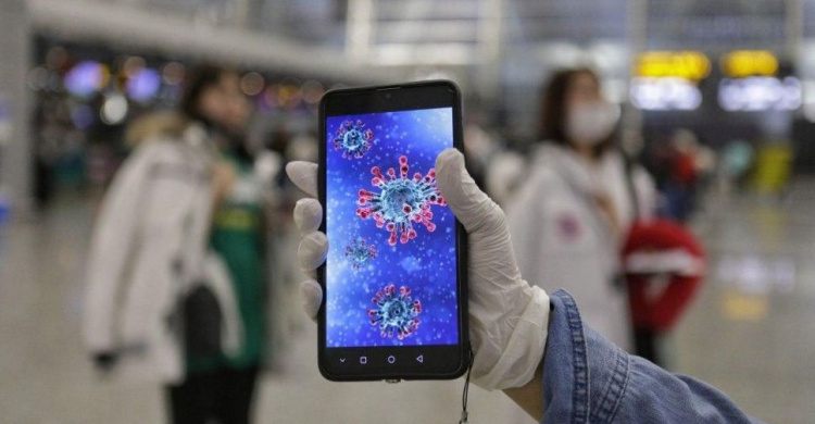 В Украине больных коронавирусом хотят отслеживать через телефоны