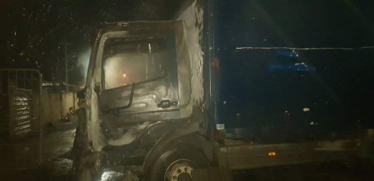 В Центральном районе Мариуполя загорелся грузовик