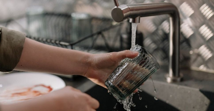 Мариупольская власть отреагировала на слухи о непригодности воды из-под крана