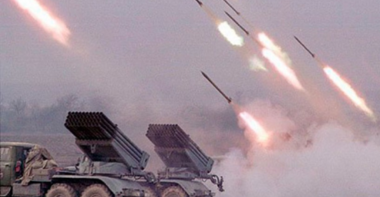 Боевики продолжают обстреливать позиции ВСУ на Донбассе из запрещенной артиллерии и минометов