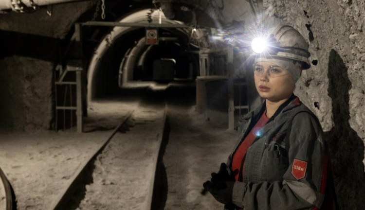 Західні ЗМІ у захваті від українок, які працюють на шахтах