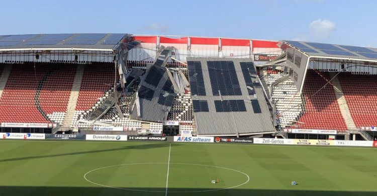 На стадионе, где должен был играть ФК «Мариуполь», обвалилась крыша (ФОТО)