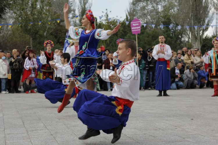 Фестиваль греческой культуры «Мега-Йорты» в Мариуполе поразил масштабом