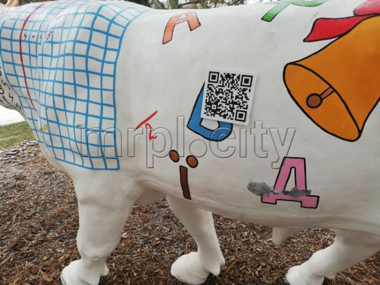 Оседлать быка: в Мариуполе повредили символы 2021 года (ВИДЕО)
