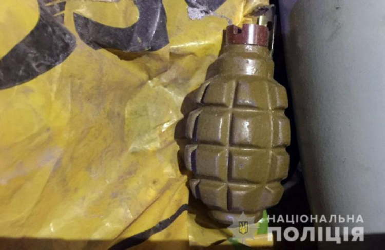 В Центральном районе Мариуполя обнаружен тайник с боеприпасами (ФОТО)