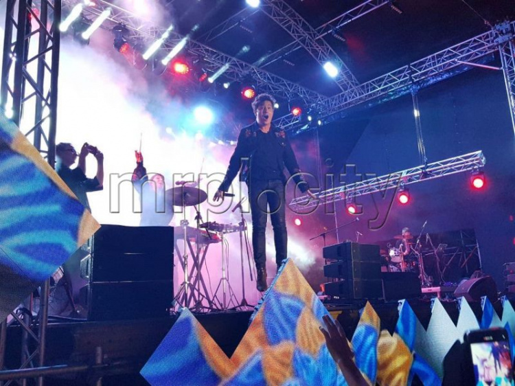 Празднование Дня Независимости Украины в Мариуполе завершилось зажигательным концертом
