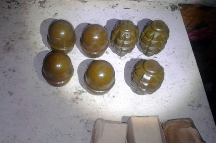 В Донецкой области в заброшенном доме прятали гранаты и гранатометы