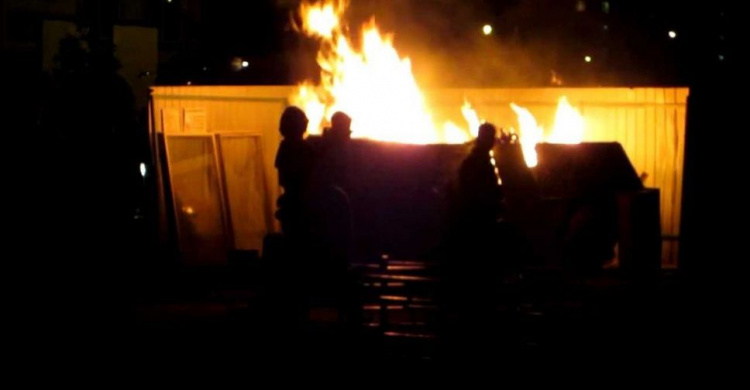 В Мариуполе вандалы устроили четыре поджога за ночь