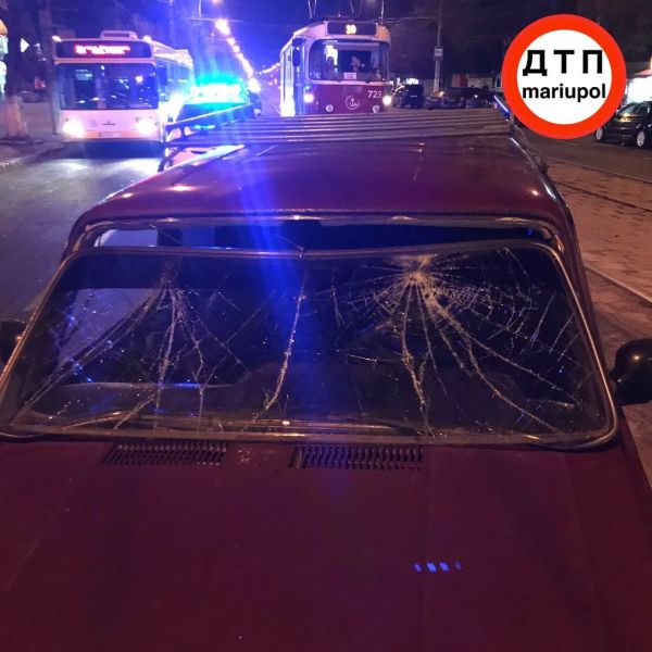 Авария в Мариуполе: разбиты три машины, пассажир – в больнице