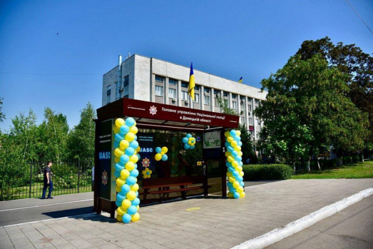 Первая в Донецкой области смарт-остановка заработала в Мариуполе (ФОТО+ВИДЕО)