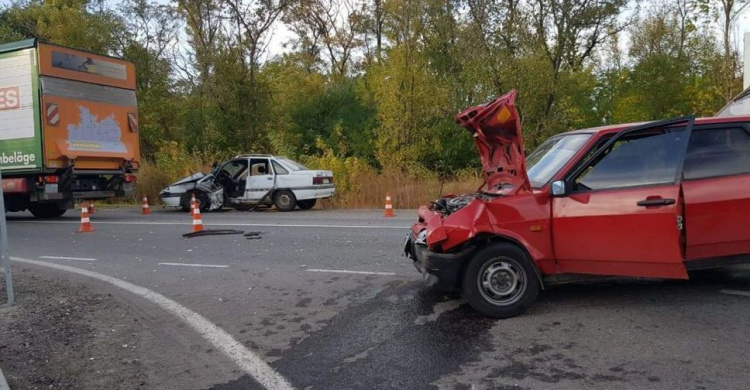 На трассе «Борисполь-Мариуполь» в ДТП погиб водитель, четверо человек пострадали