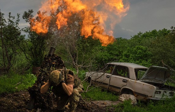 Росіяни штурмують три позиції ЗСУ на сході: яку пастку готують окупанти