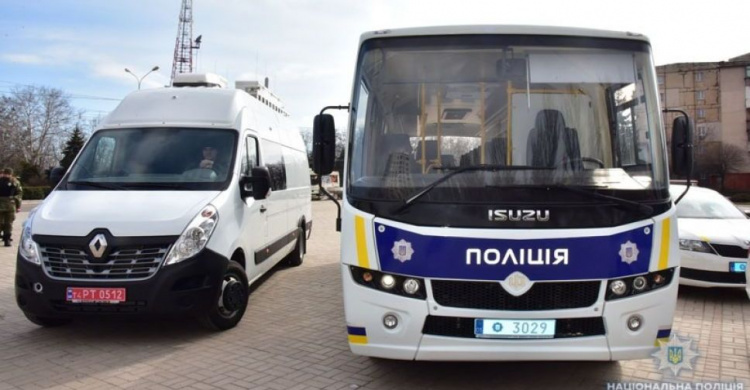 Полиция Донетчины получила мобильный ситуационный центр и новые автомобили (ФОТО+ВИДЕО)