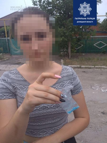 В Мариуполе 18-летняя девушка переносила наркотики в нижнем белье (ФОТО)
