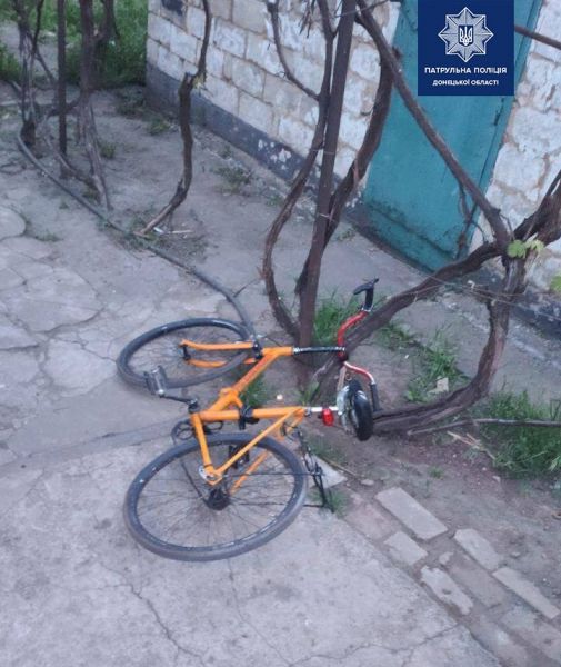Мариуполец украл у прохожего телефон и уехал на его велосипеде (ФОТО)