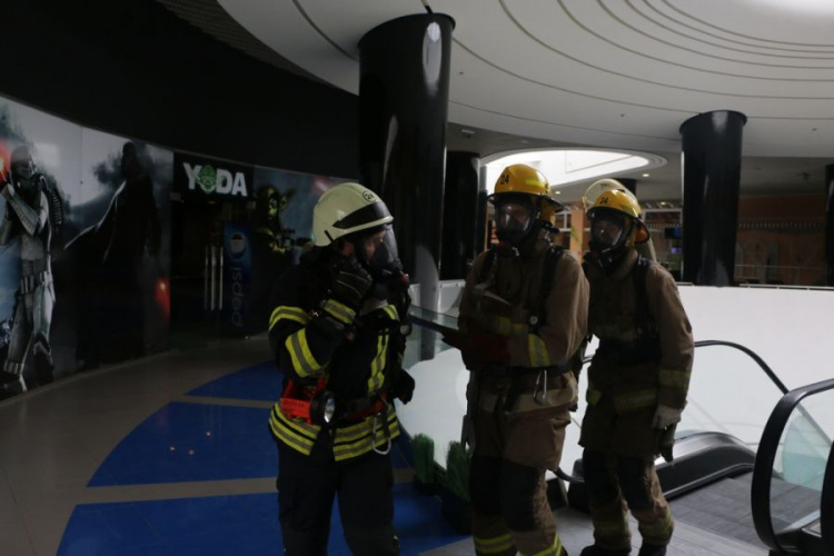 В крупнейшем торговом центре Мариуполя не сработала система оповещения о пожаре (ФОТО+ВИДЕО)