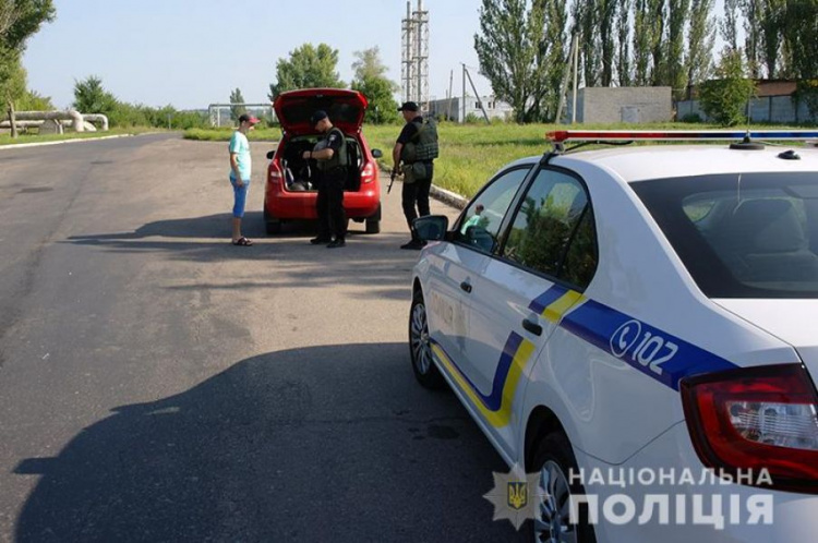 В прифронтовых поселках Донбасса полиция получила новые автомобили (ФОТО)