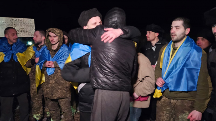 На Батьківщину з полону повернулися 230 українців та українок – деталі обміну