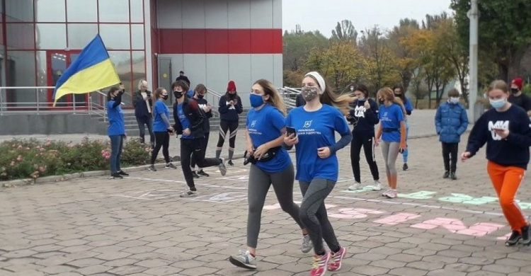 Более 200 студентов со всей Украины пробежали 930 километров в честь Мариуполя