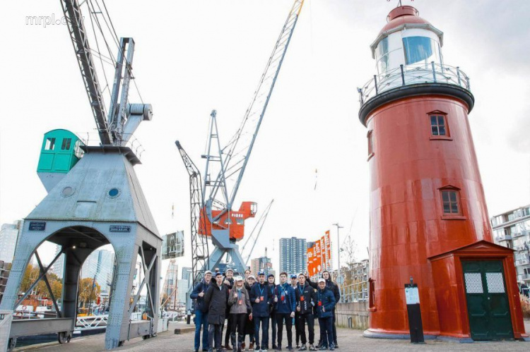 Мариупольские студенты побывали в крупнейшем в Европе порту и посетили Амстердам (ФОТО+ВИДЕО)