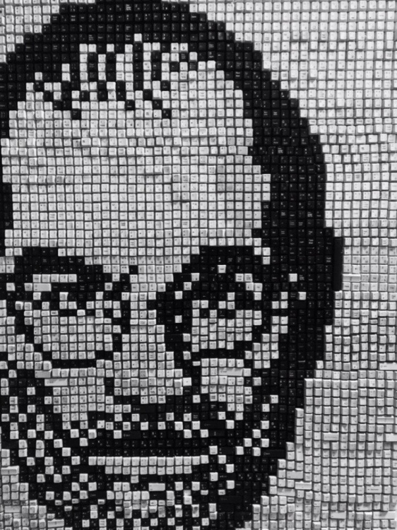 В Мариуполе из клавиатур собрали портрет Стива Джобса
