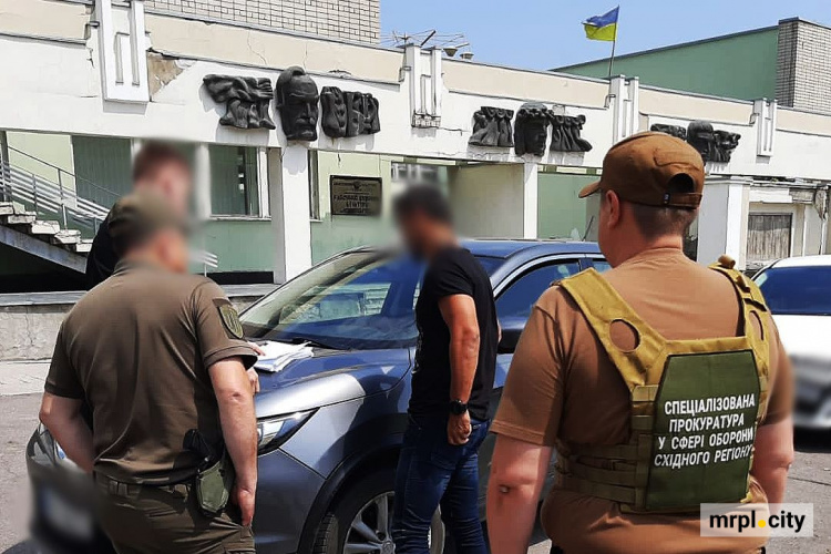 На хабарі викрито воєнкома та працівника поліції на Донеччині