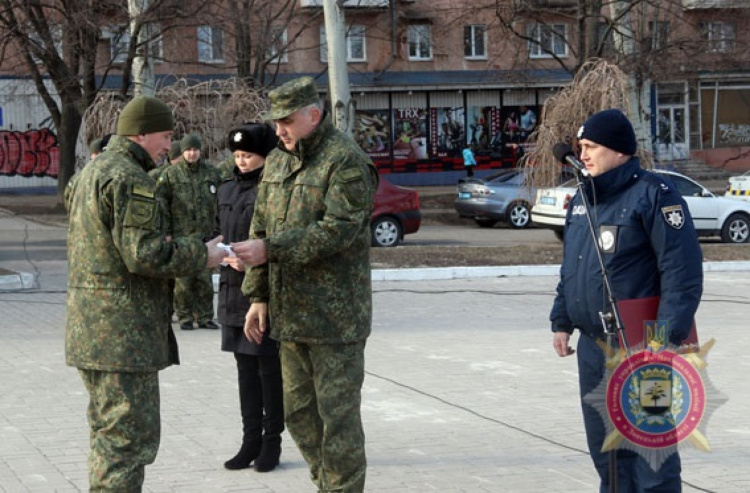 Четверо мариупольских полицейских получили поощрения