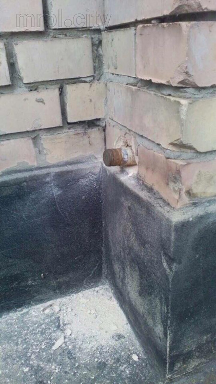 Неразорвавшийся снаряд обнаружен в стене Марьинской спортшколы (ФОТО)