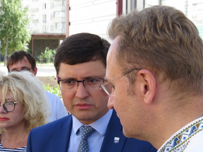 Мэр Мариуполя отказал мэру Львова в приобретении «золотых» трамваев (ФОТО)