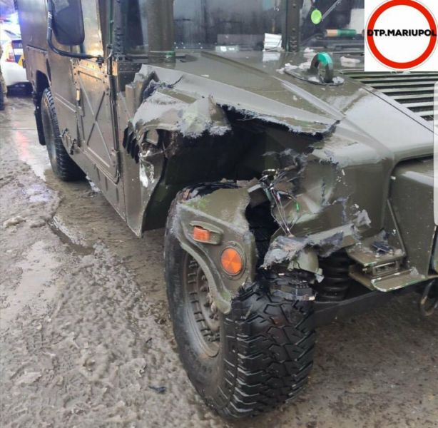 «Потерял» колесо: в Мариуполе «Hummer» протаранил легковушку (ФОТО)