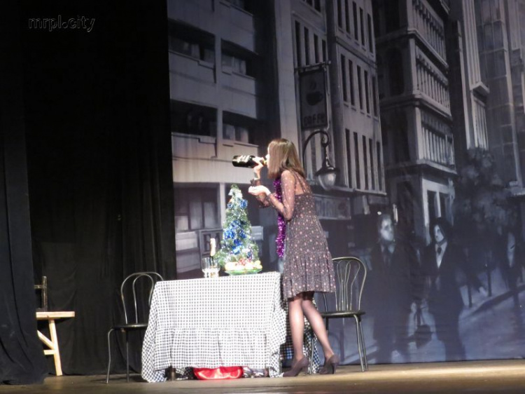 В театре Мариуполя учинили «сексуальное хулиганство» (ФОТО+ВИДЕО)