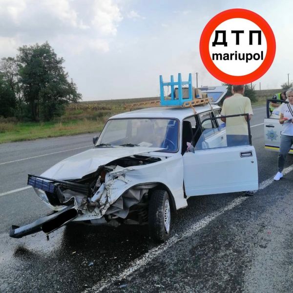 В Мариуполе «лоб в лоб» столкнулись два автомобиля