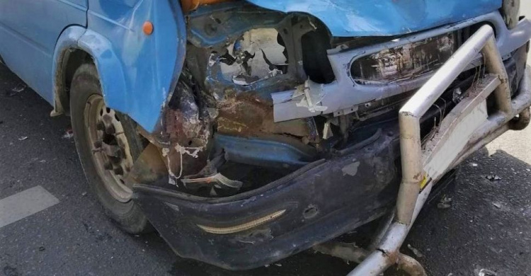 Две машины «помялись» на опасном перекрестке Мариуполя
