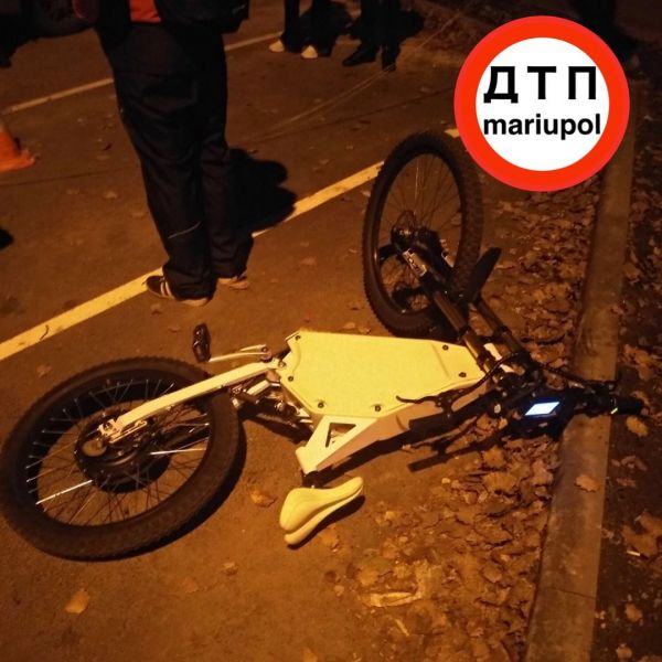 В Мариуполе автомобиль «подрезал» велосипедиста и скрылся?