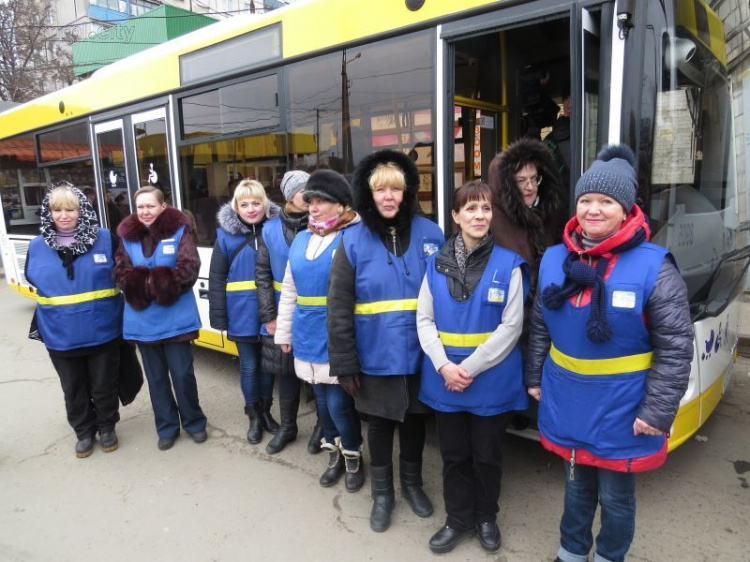 Бойченко: На маршруте «Курчатова - АС-2» в Мариуполе автобусы пойдут с интервалом до 6 минут (ФОТО+ВИДЕО)