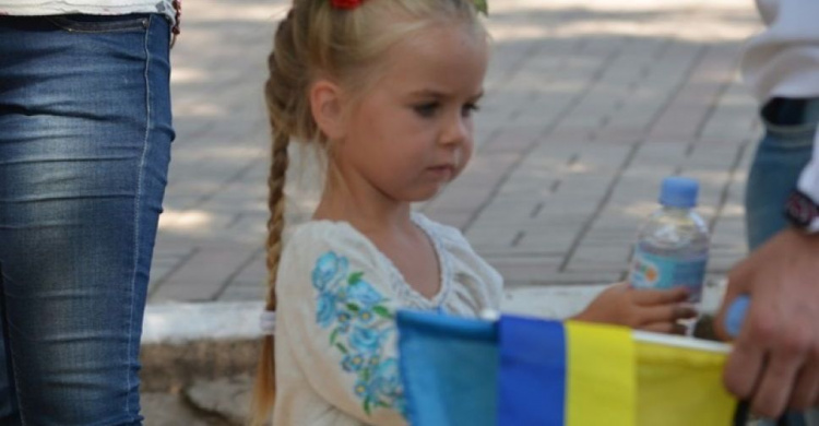 В День независимости в Мариуполе показали многонациональность Украины (ФОТО)