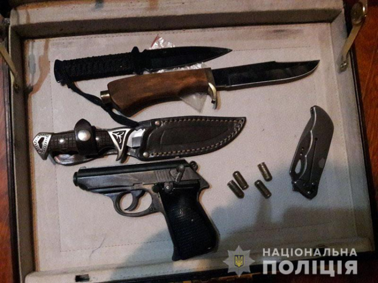 Полмиллиона оборота в неделю: в Мариуполе прикрыли наркотрафик из Киева (ФОТО)
