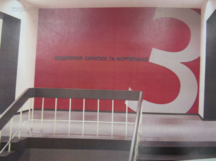 Ремонт за 27 млн грн: Помещения школы в Мариуполе украсят композициями в стиле Малевича (ФОТО)