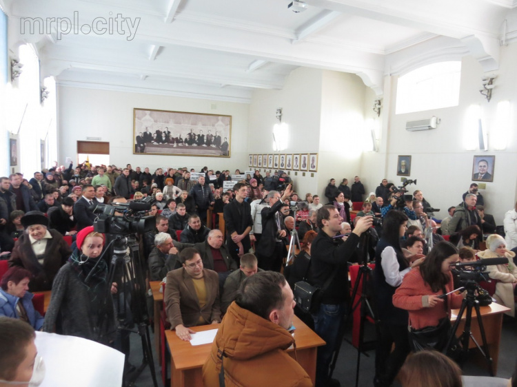 Общественные слушания по вопросам выбросов в Мариуполе закончились компромиссом (ФОТО + ВИДЕО)