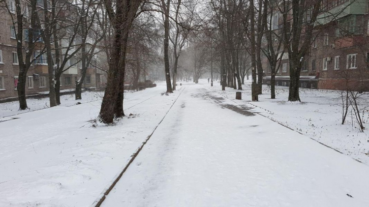  Мариуполь с ветром прочувствует -15 градусов мороза. Улицы укрыл снег (ФОТОФАКТ)