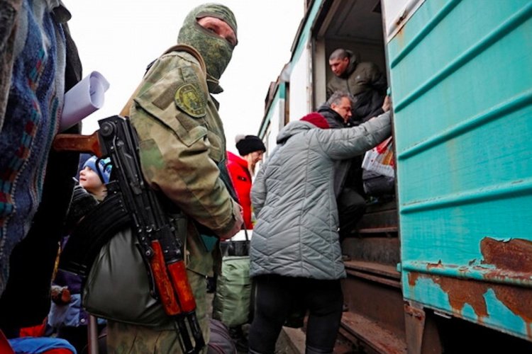 Окупанти планують депортувати маріупольців, які не підтримують РФ, а їхні будинки – відібрати