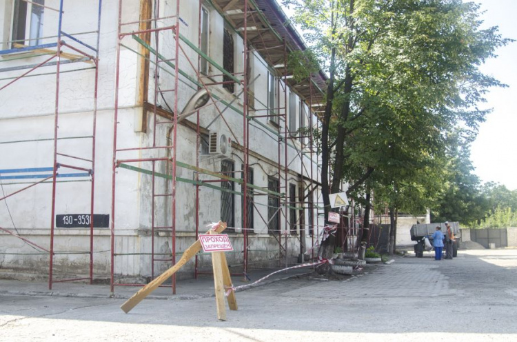 В Мариуполе ремонтируют «место встречи» ветеранов-металлургов